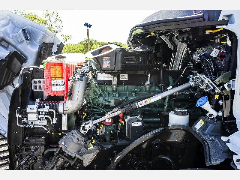2025 VOLVO VNL64T860