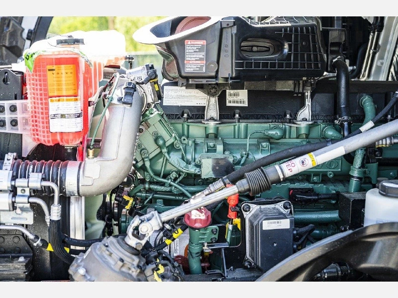 2025 VOLVO VNL64T860
