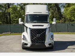 2025 VOLVO VNL64T860