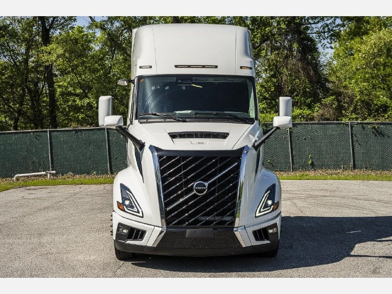 2025 VOLVO VNL64T860