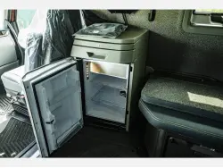 2025 VOLVO VNL64T860