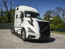 2025 VOLVO VNL64T860