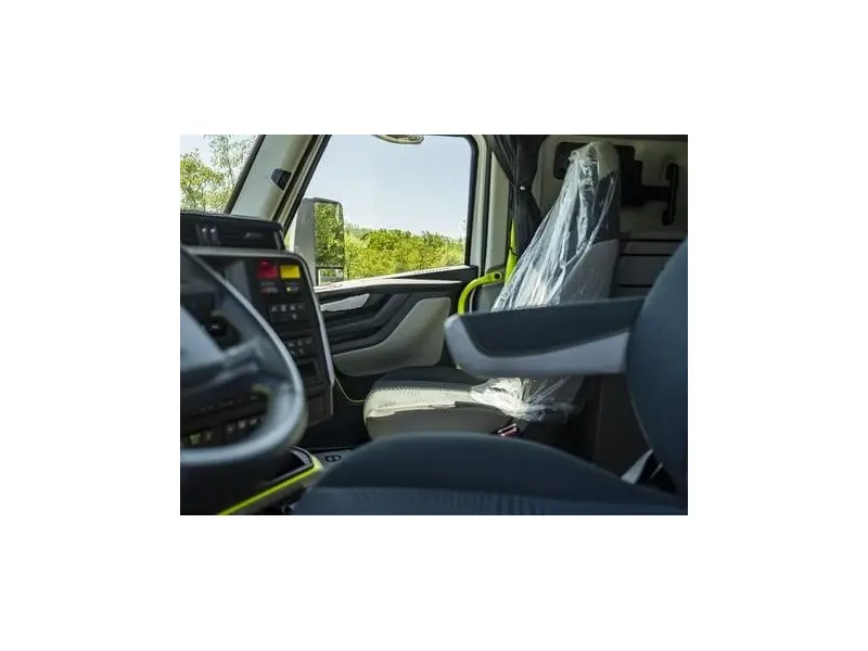 2025 VOLVO VNL64T860