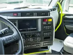 2025 VOLVO VNL64T860
