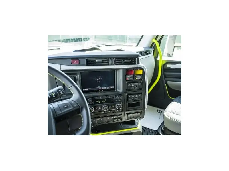 2025 VOLVO VNL64T860