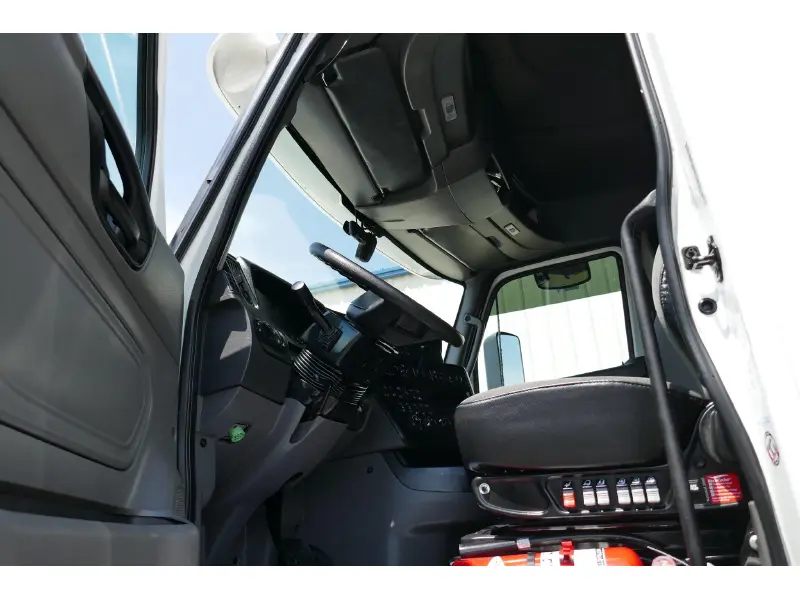 2019 INTERNATIONAL LT