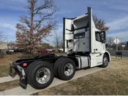 2026 VOLVO VNR64T300