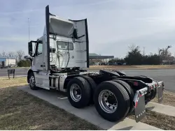 2026 VOLVO VNR64T300