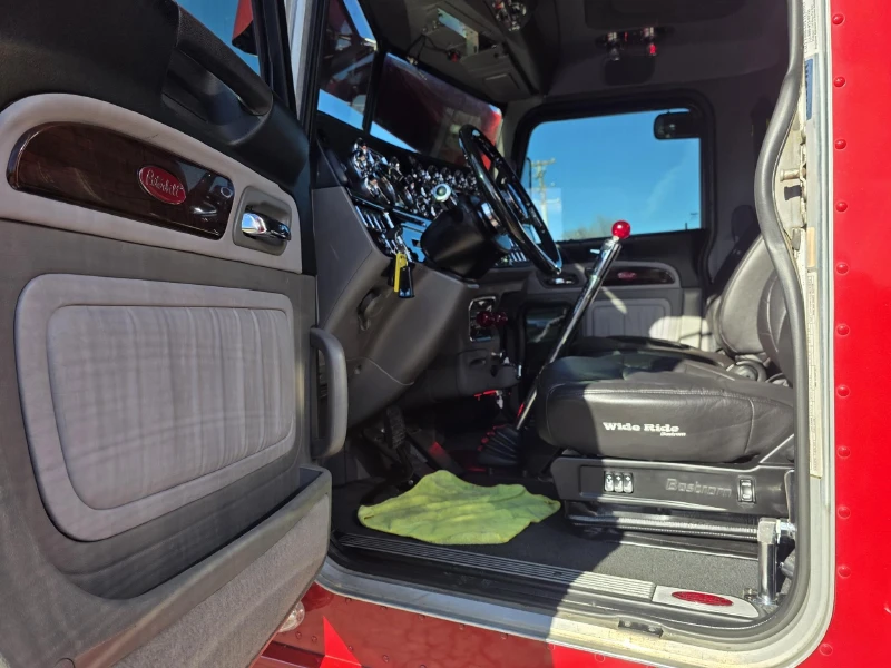 2022 PETERBILT 389