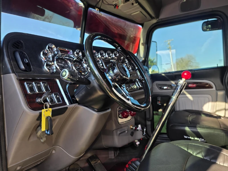 2022 PETERBILT 389