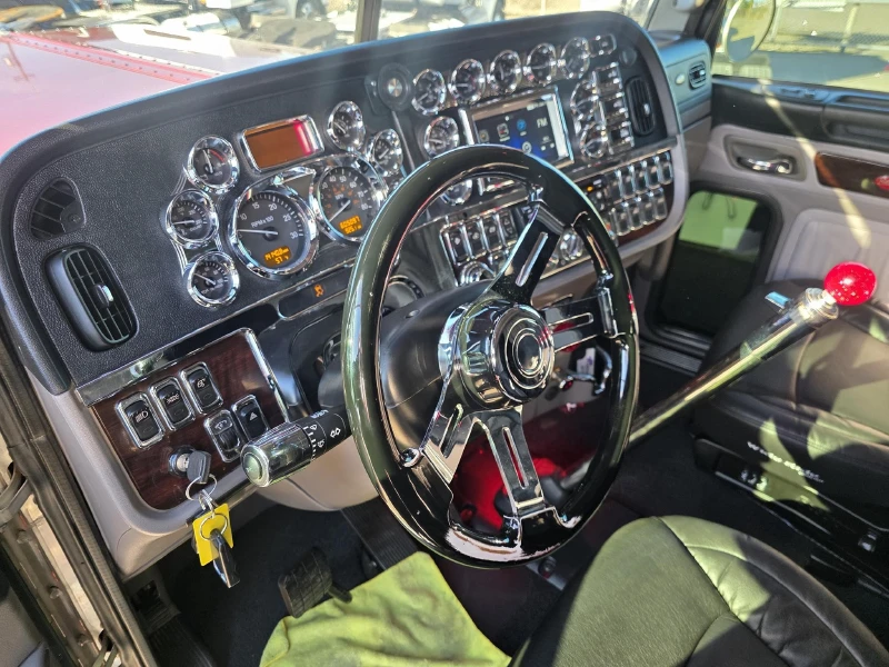 2022 PETERBILT 389