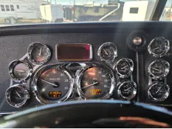 2022 PETERBILT 389