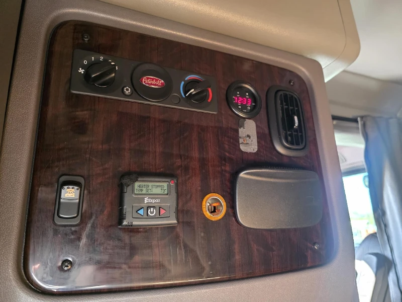 2022 PETERBILT 389