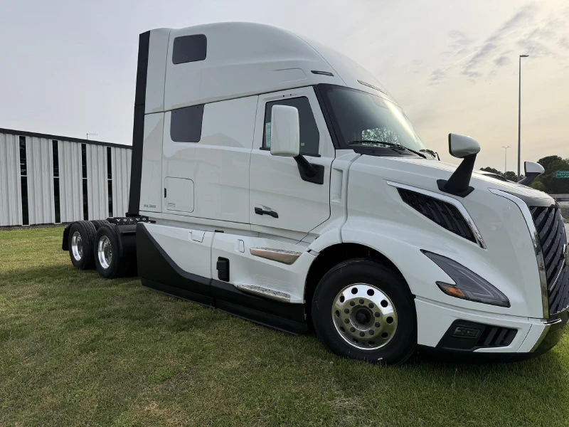2027 VOLVO VNL64T860