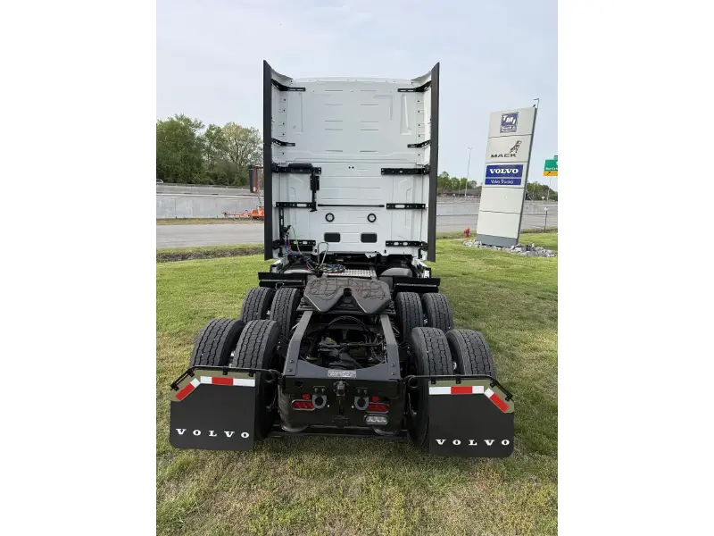 2027 VOLVO VNL64T860