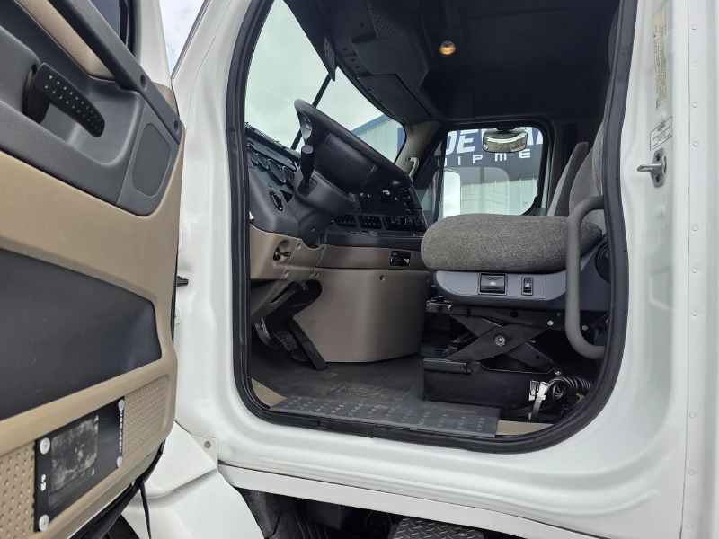 2013 FREIGHTLINER CASCADIA 113