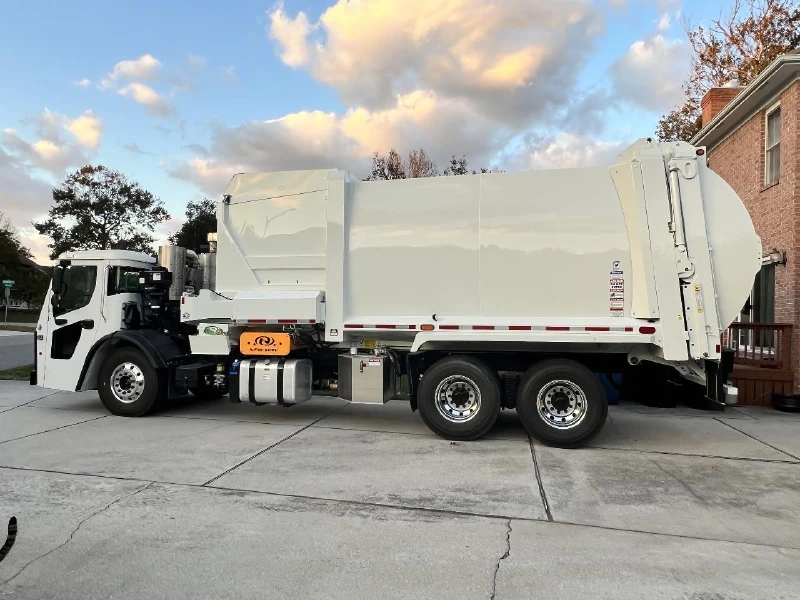 2026 MACK LR613