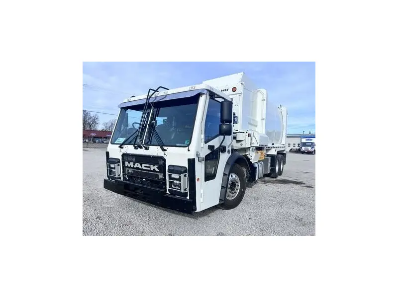 2026 MACK LR613