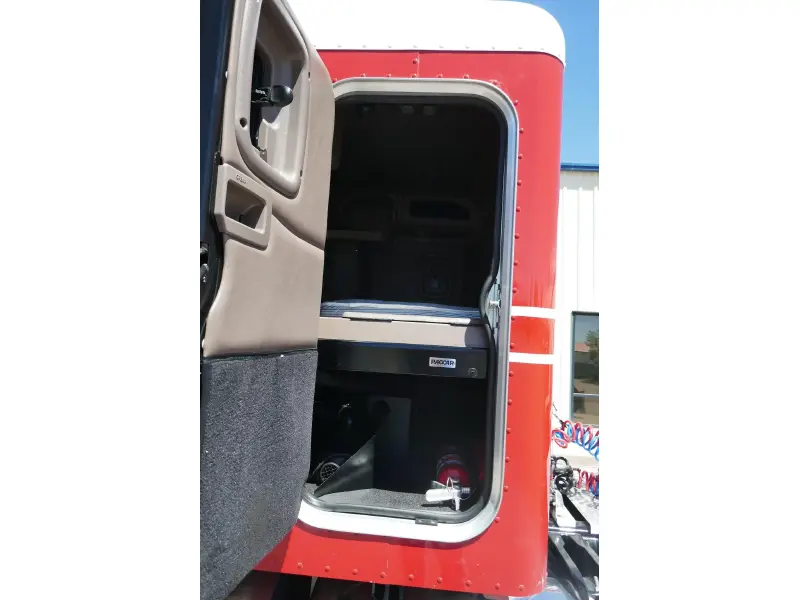 2020 PETERBILT 389