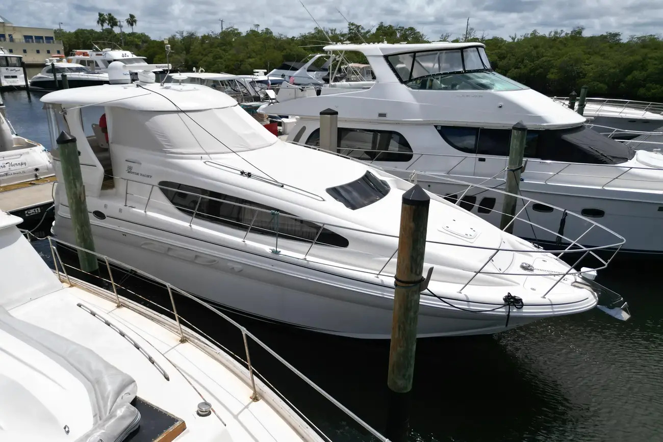 2005 Sea Ray 390 Motor Yacht in dania beach fl FL