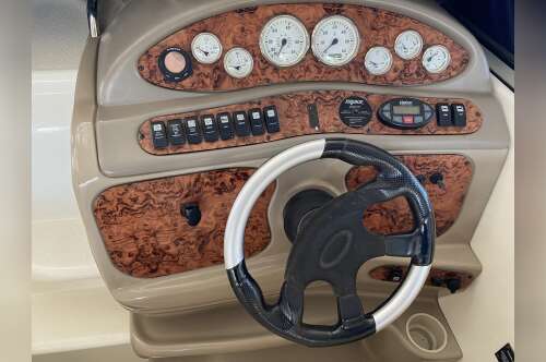 2005 Larson Cabrio 240 Mid Cabin in waukee IA
