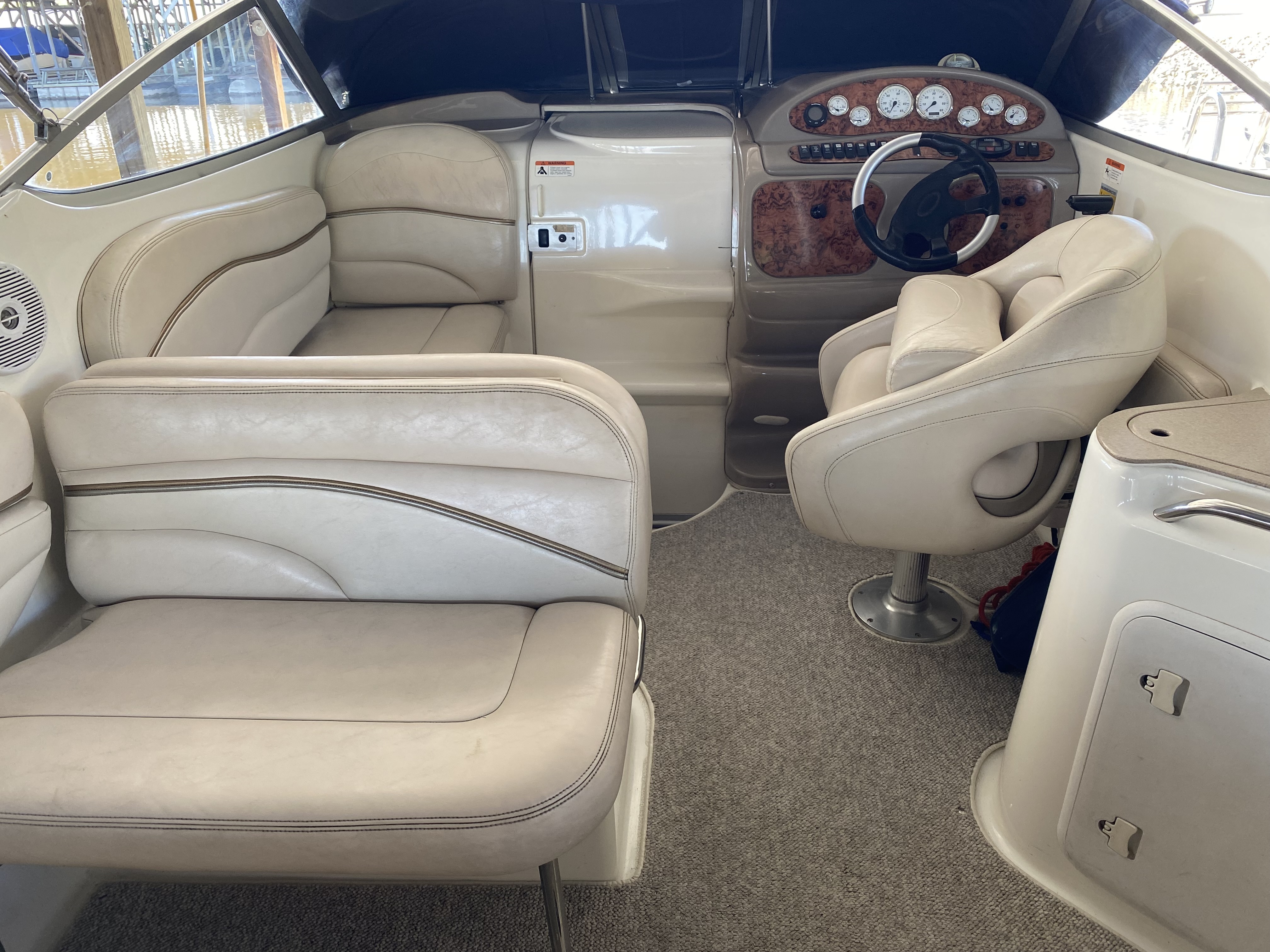 2005 Larson Cabrio 240 Mid Cabin in waukee IA