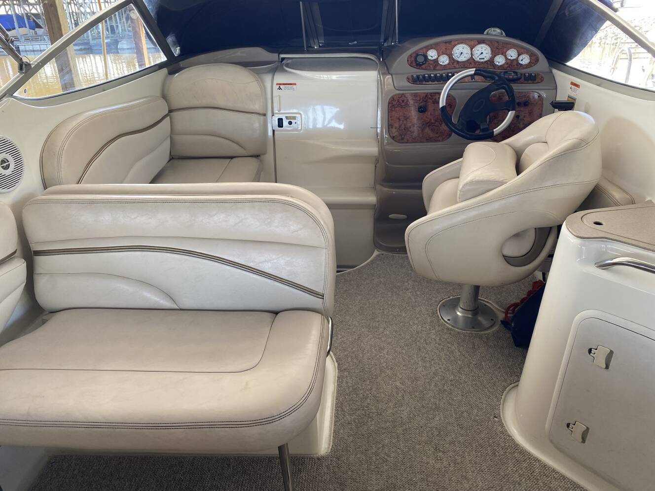 A photo of this 2005 Larson Cabrio 240 Mid Cabin