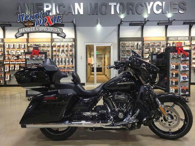 2017 Harley-Davidson CVO™ Street Glide® CVO in Pelham, AL