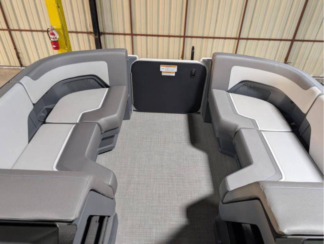A photo of this 2025 Manitou Cruise 22 Max Switchback