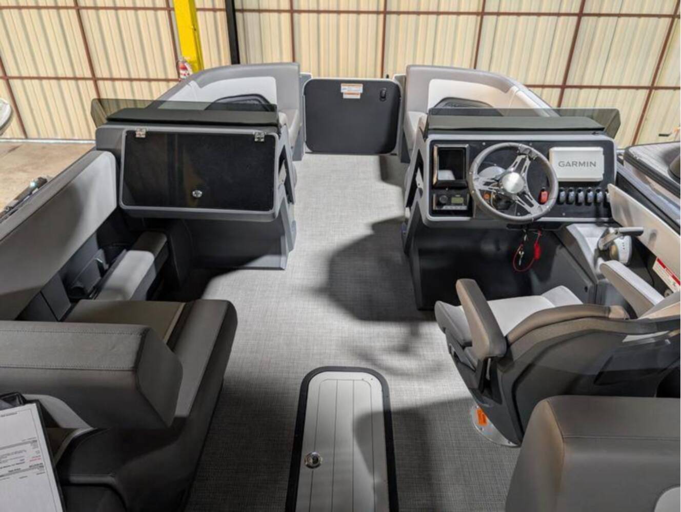 A photo of this 2025 Manitou Cruise 22 Max Switchback