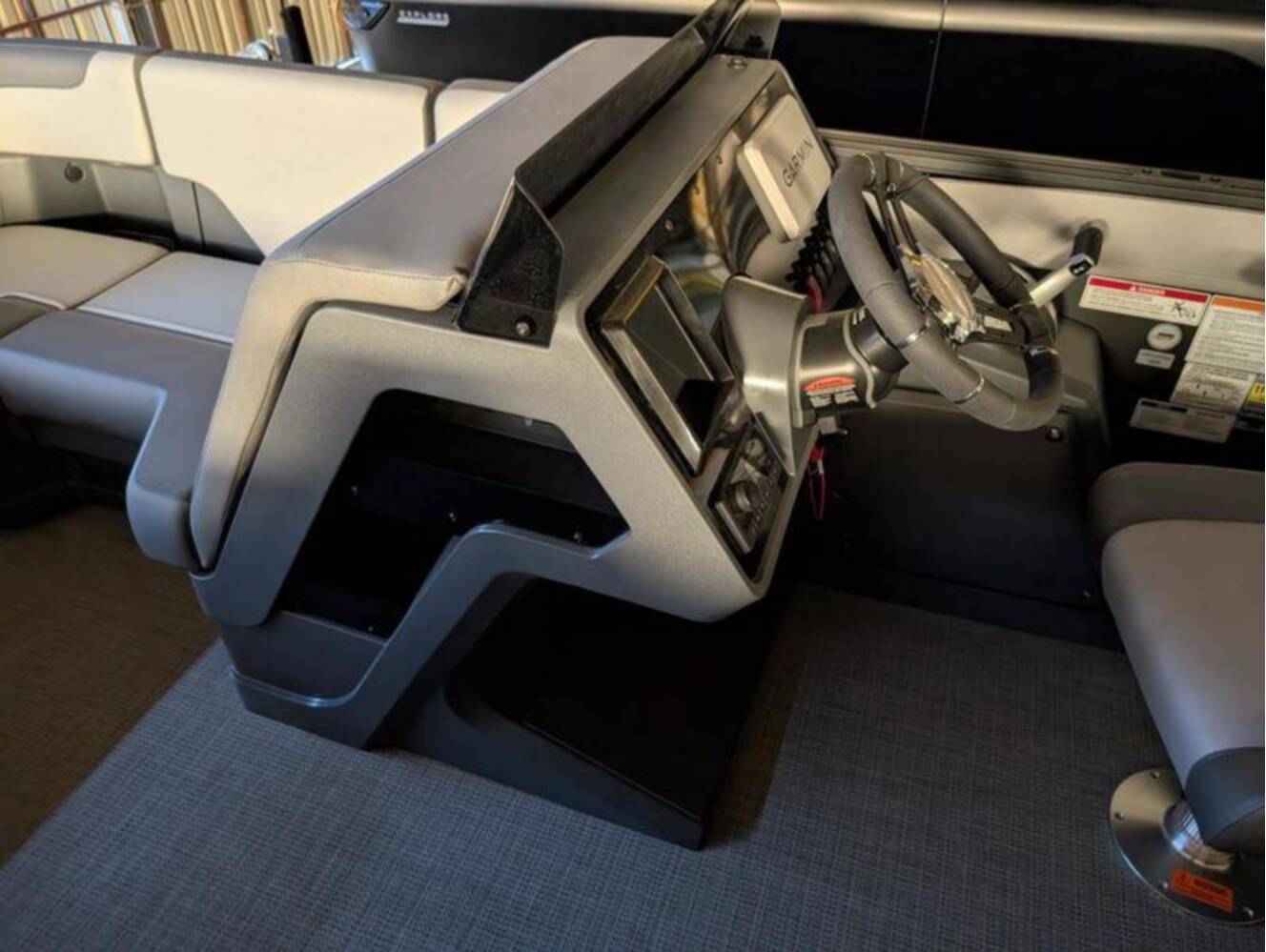 A photo of this 2025 Manitou Cruise 22 Max Switchback