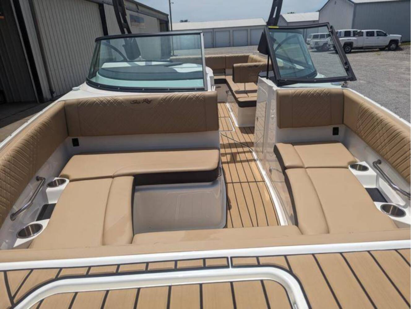 A photo of this 2024 Sea Ray SDX 270