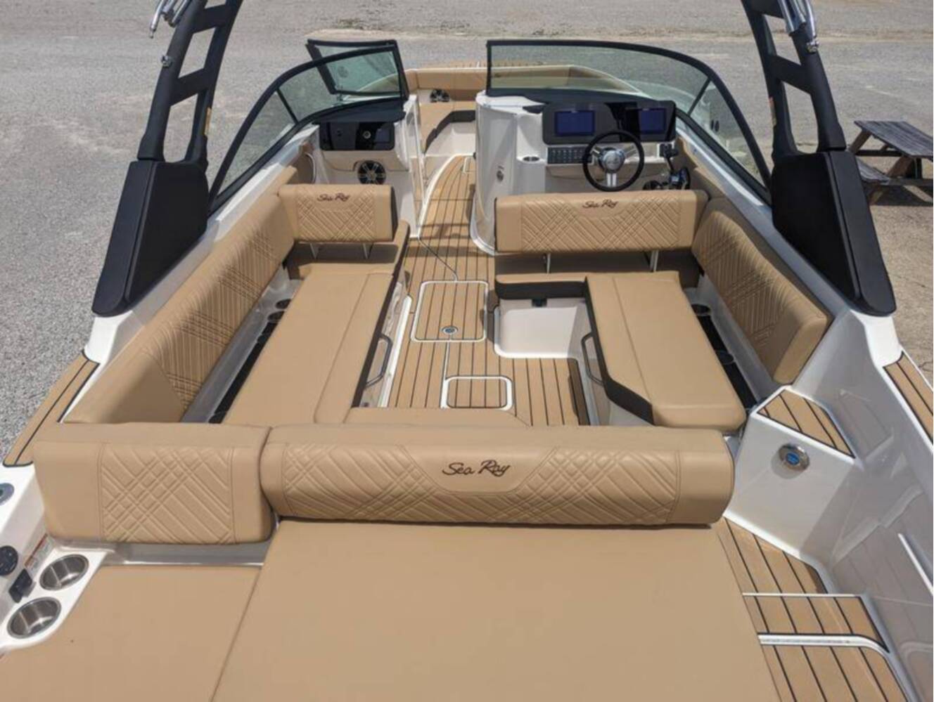 A photo of this 2024 Sea Ray SDX 270