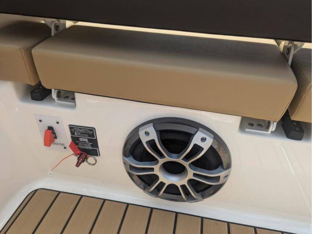 A photo of this 2024 Sea Ray SDX 270