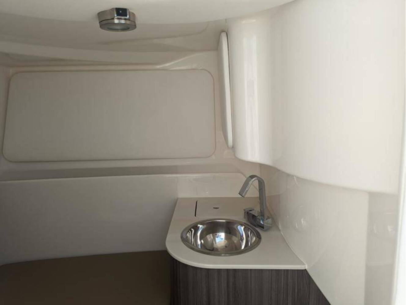 A photo of this 2024 Sea Ray SDX 270