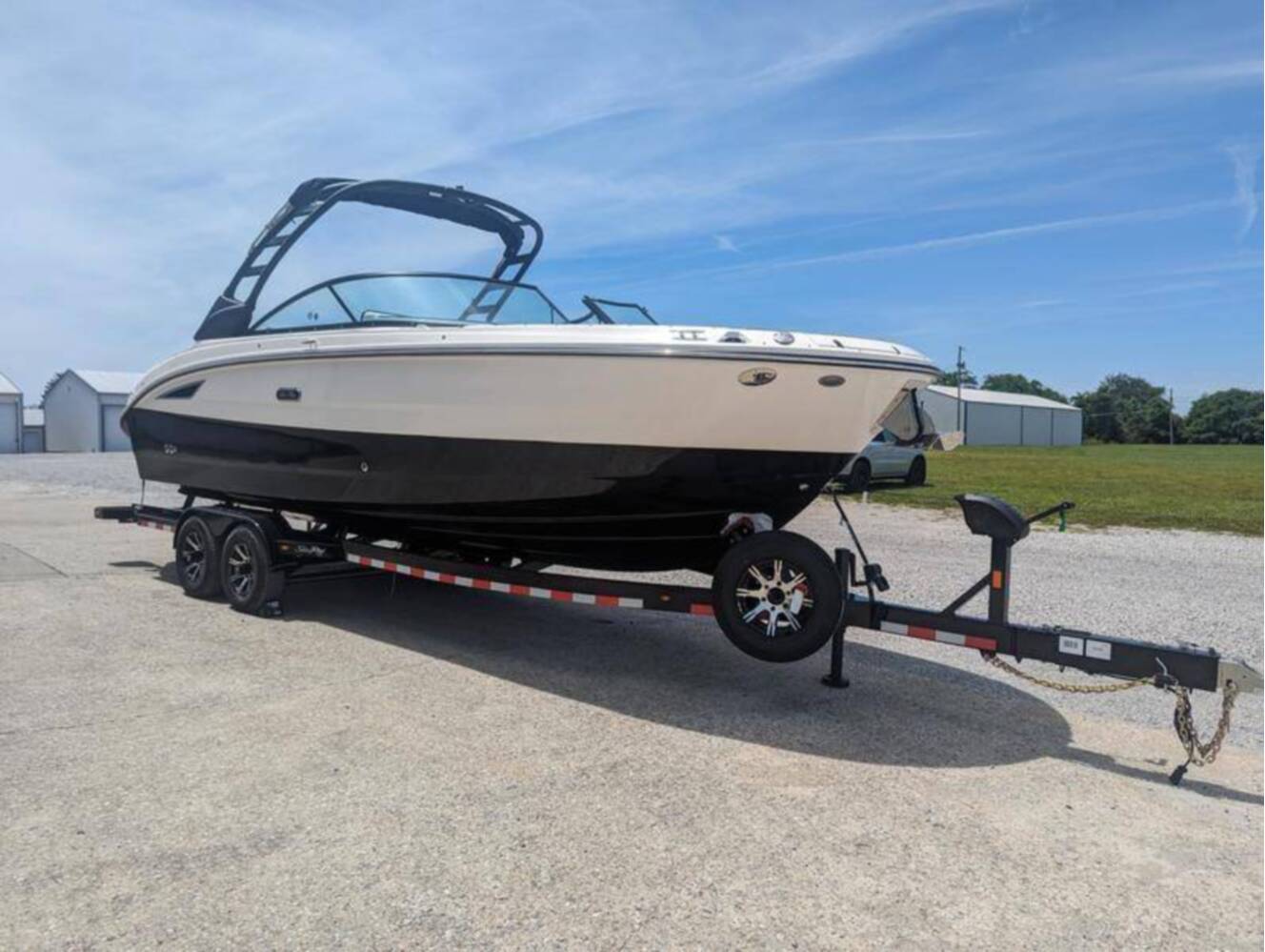 A photo of this 2024 Sea Ray SDX 270