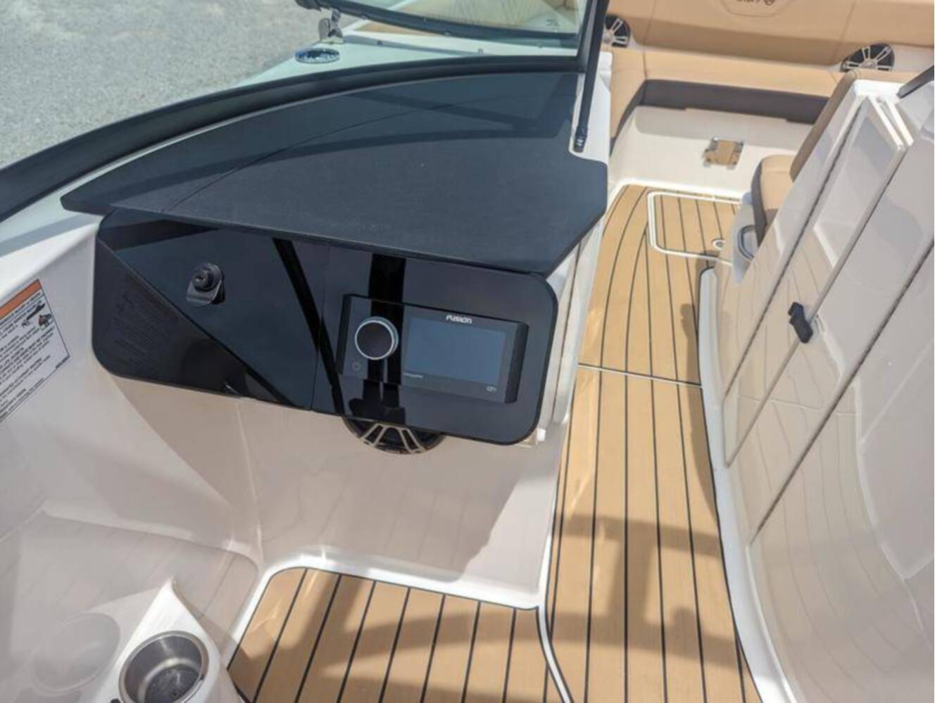 A photo of this 2024 Sea Ray SDX 270