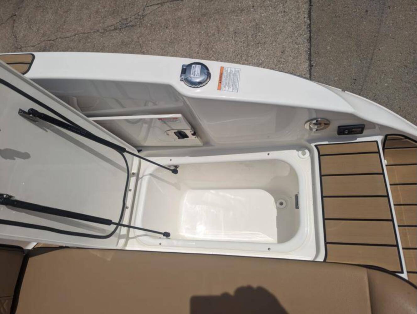 A photo of this 2024 Sea Ray SDX 270