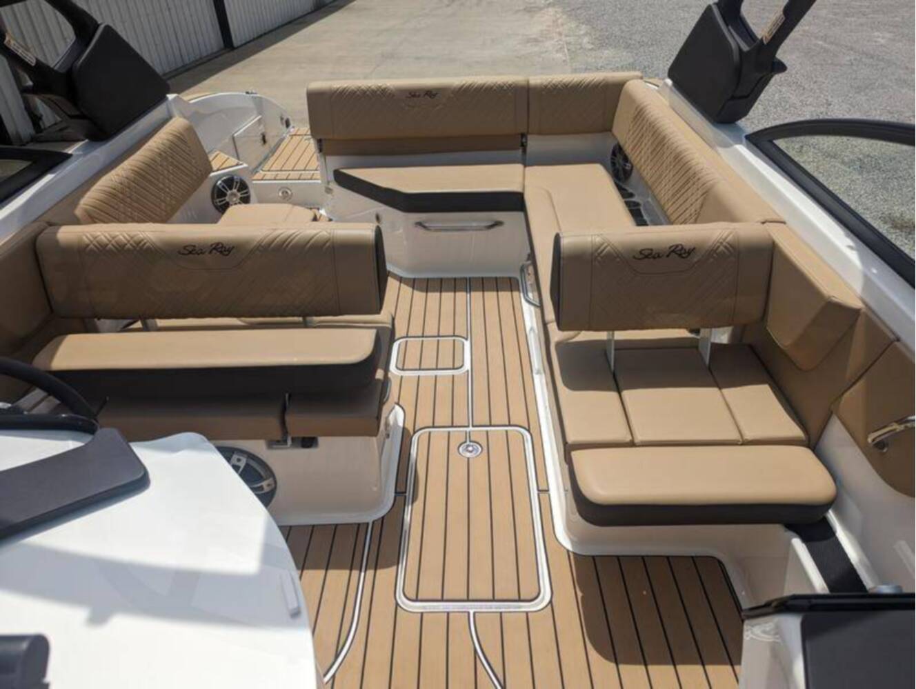 A photo of this 2024 Sea Ray SDX 270