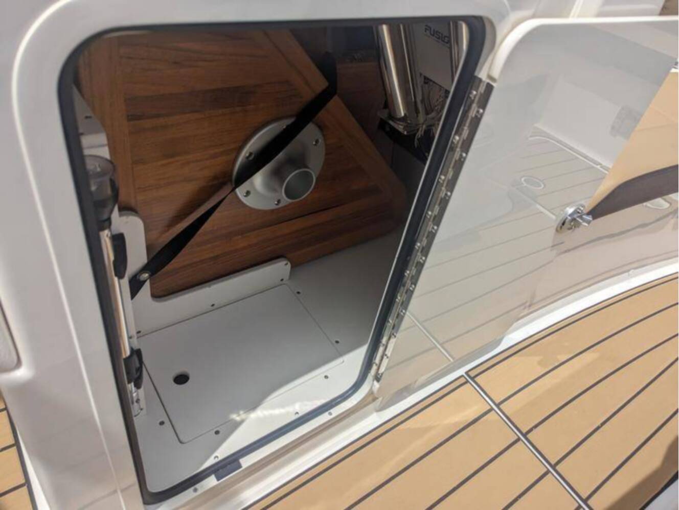A photo of this 2024 Sea Ray SDX 270