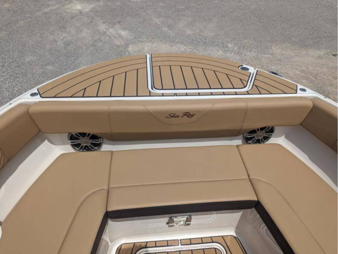 A photo of this 2024 Sea Ray SDX 270