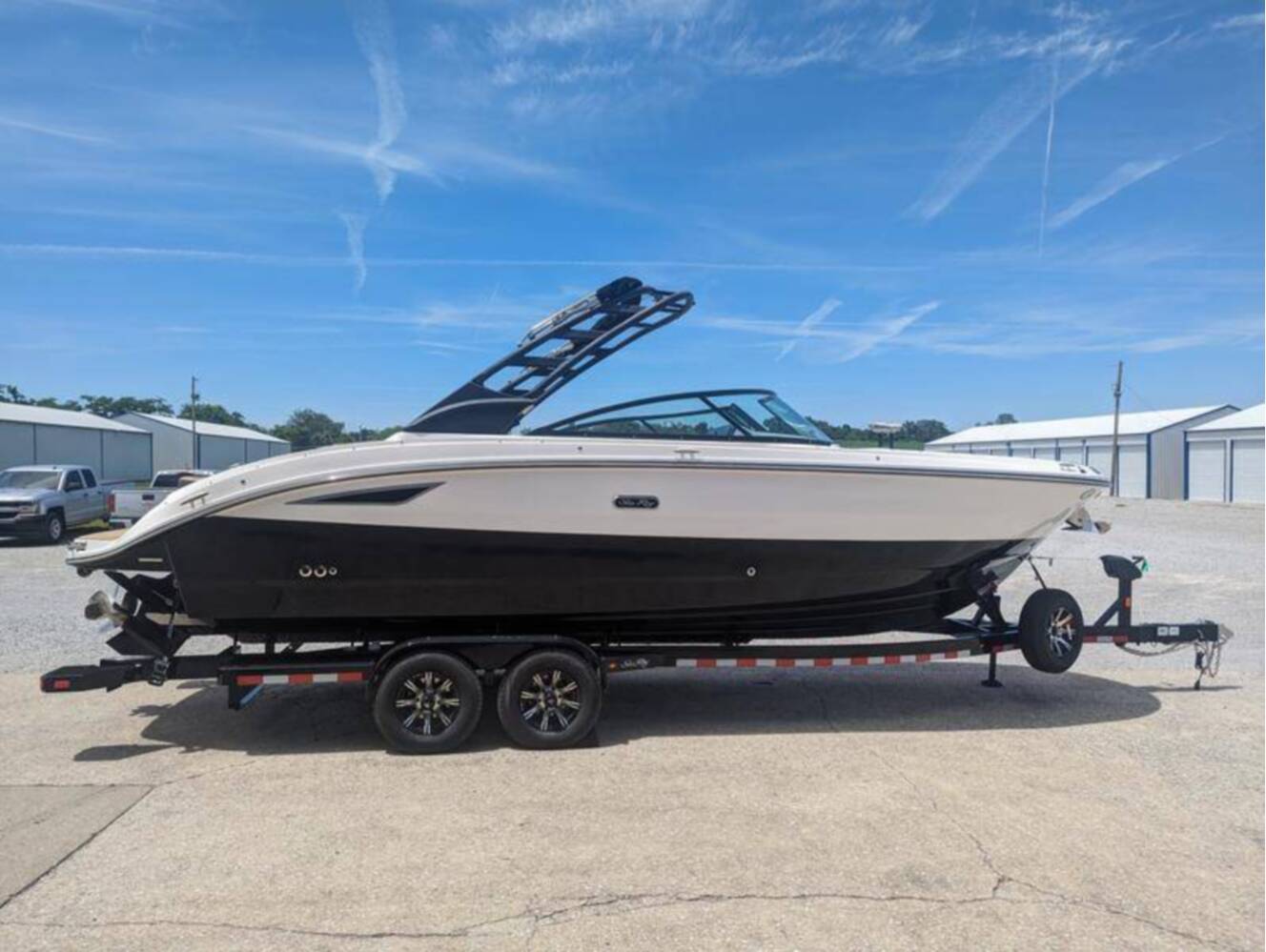A photo of this 2024 Sea Ray SDX 270