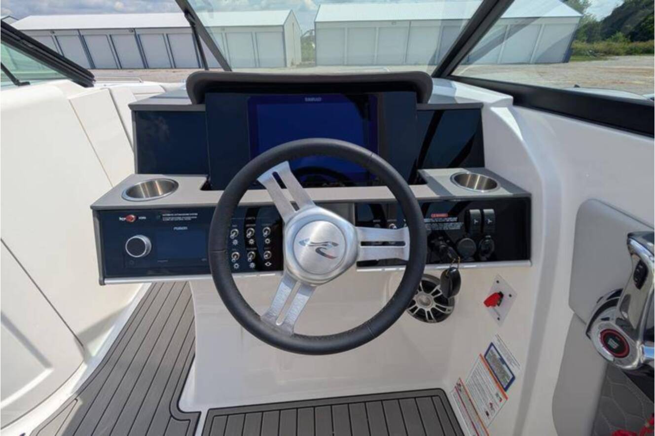 A photo of this 2025 Sea Ray SDX 290