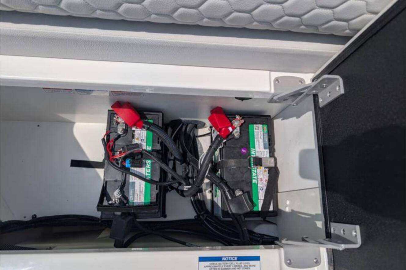 A photo of this 2025 Sea Ray SDX 290