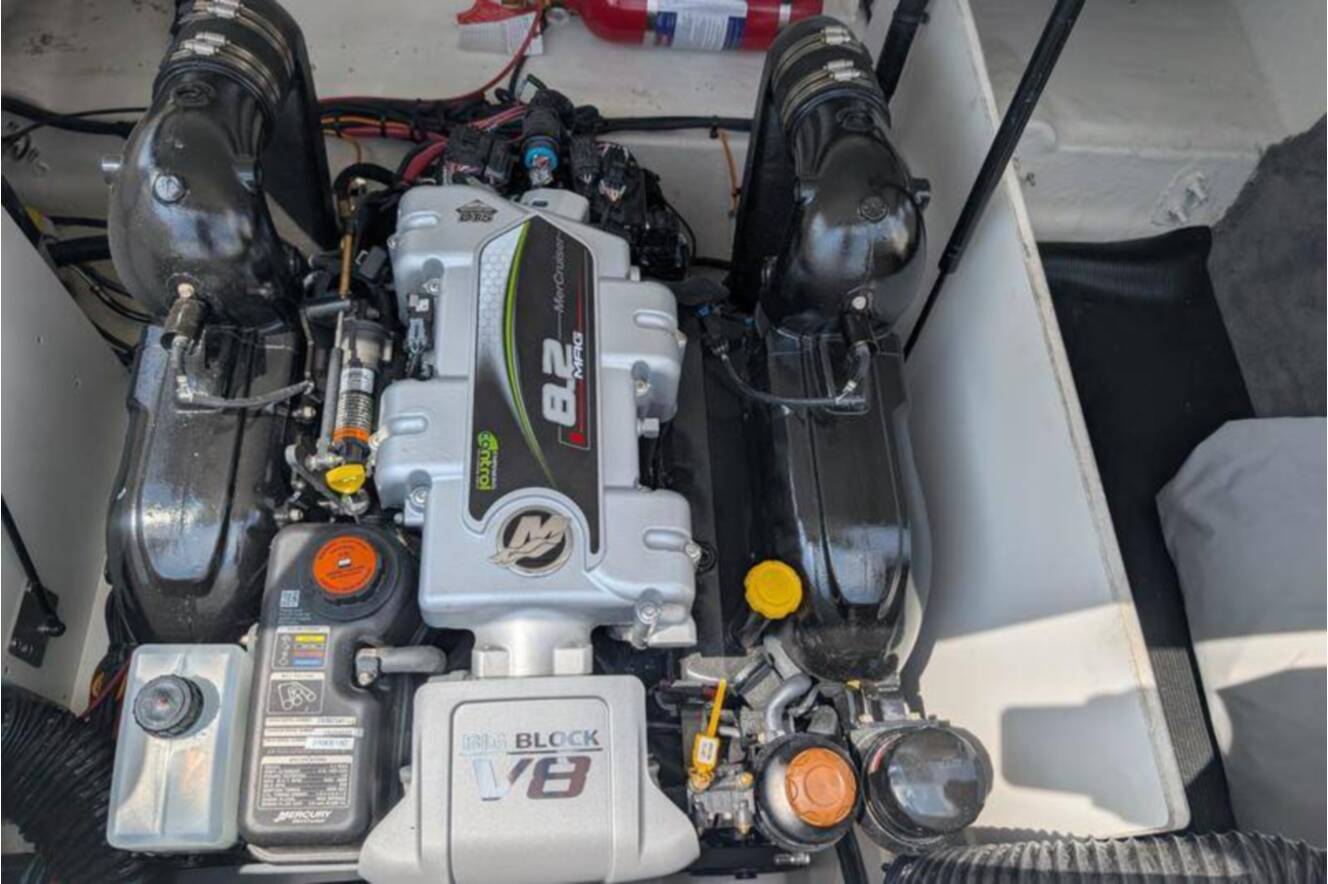 A photo of this 2025 Sea Ray SDX 290