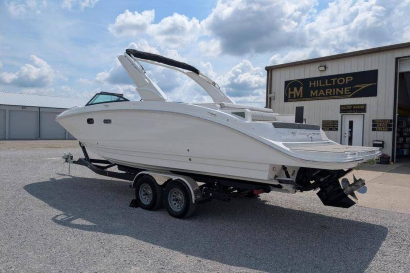 A photo of this 2025 Sea Ray SDX 290