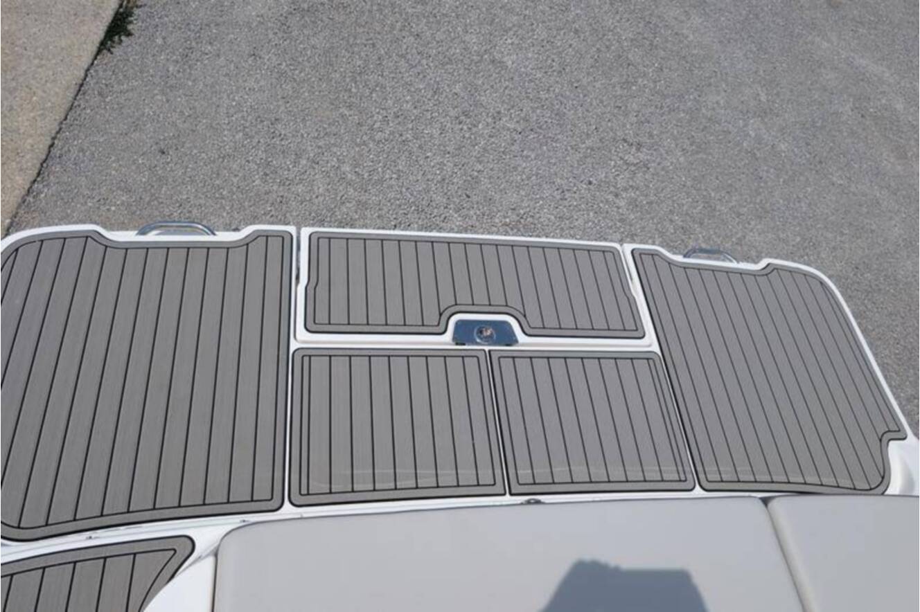 A photo of this 2025 Sea Ray SDX 290