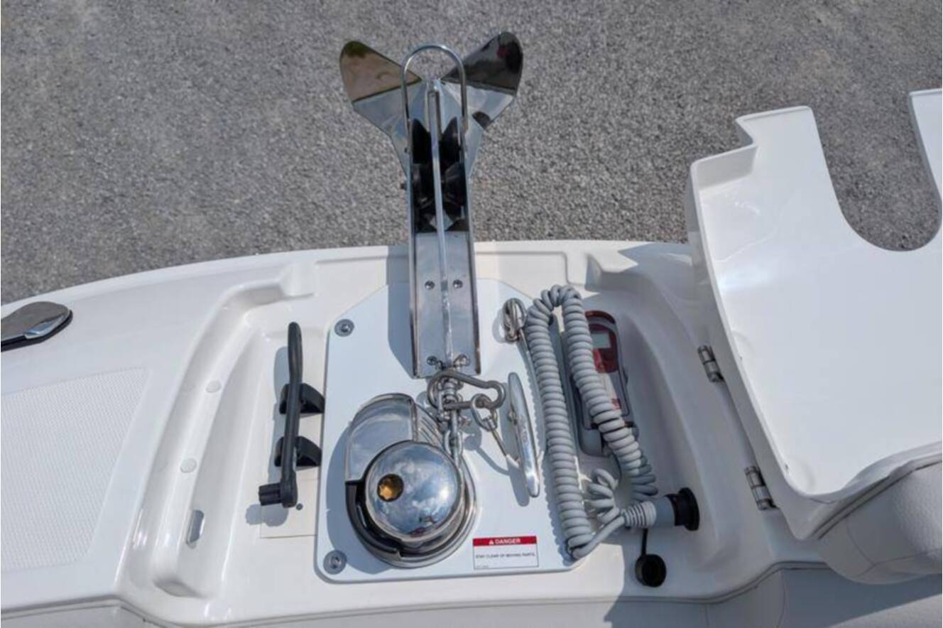 A photo of this 2025 Sea Ray SDX 290