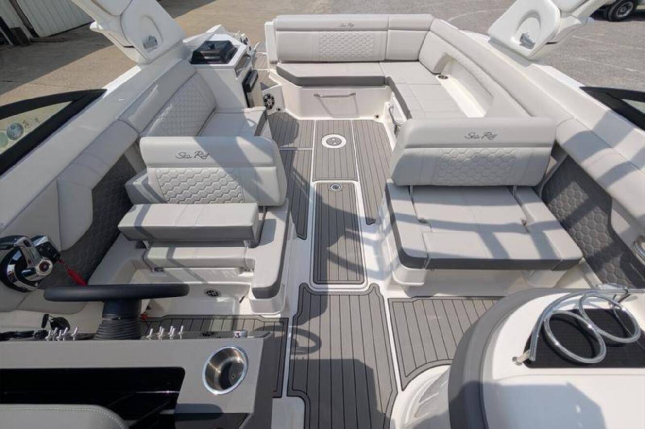 A photo of this 2025 Sea Ray SDX 290