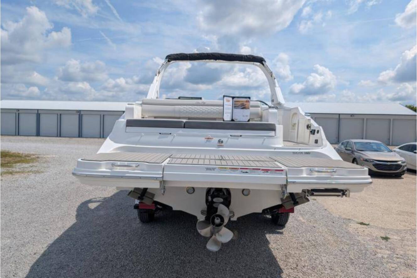 A photo of this 2025 Sea Ray SDX 290